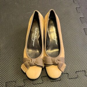 SF boutique heels size 5